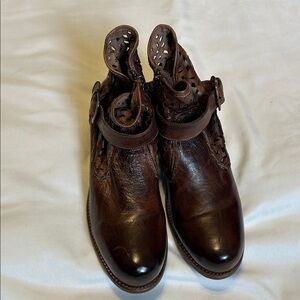 🕺🏽🧳🚆Bed Stu Heather cut out ankle buckle booties boots NWOT